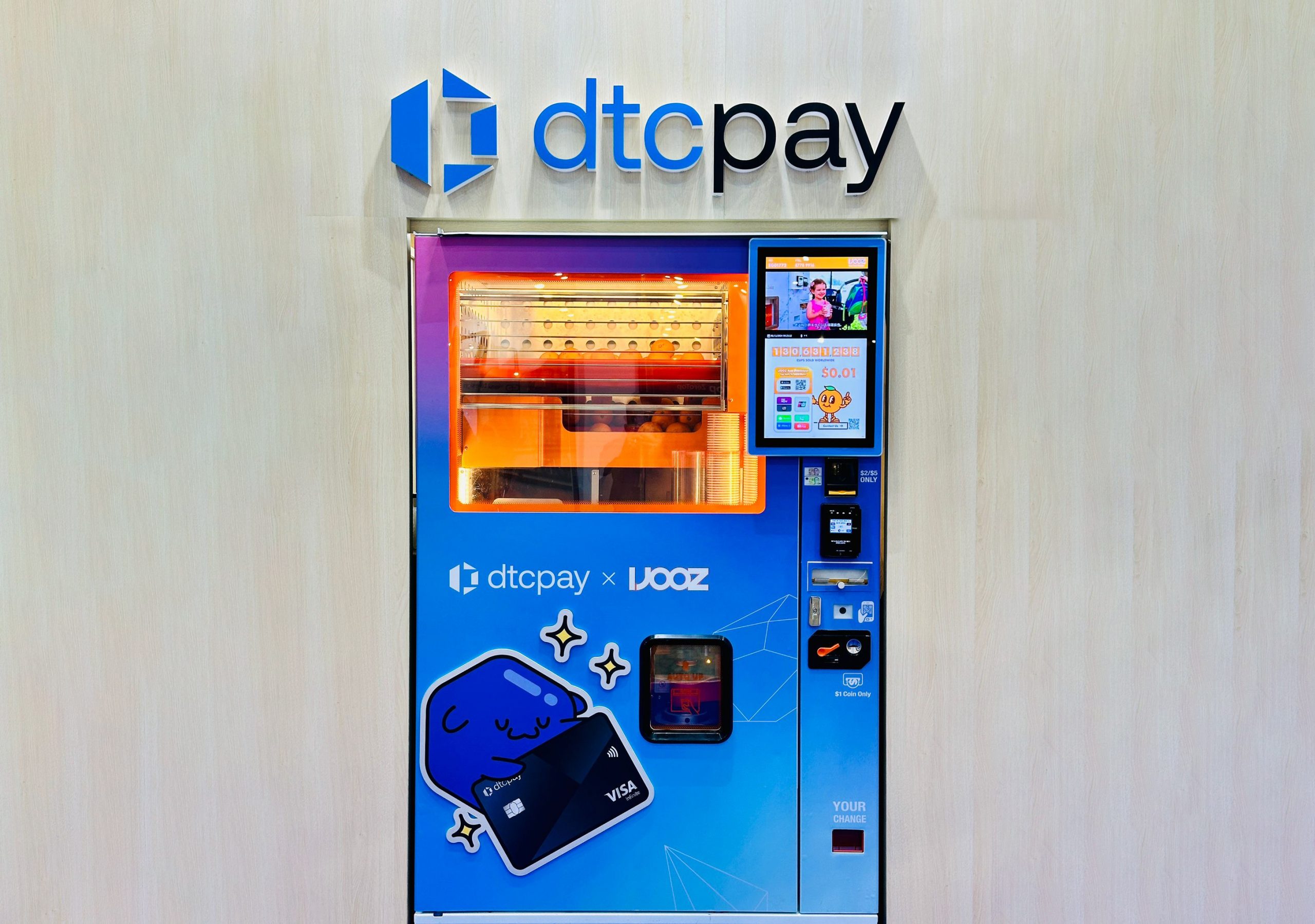 Attendees tapped an A4-sized dtcpay Visa Infinite card to redeem a cup of fresh orange juice by IJOOZ
