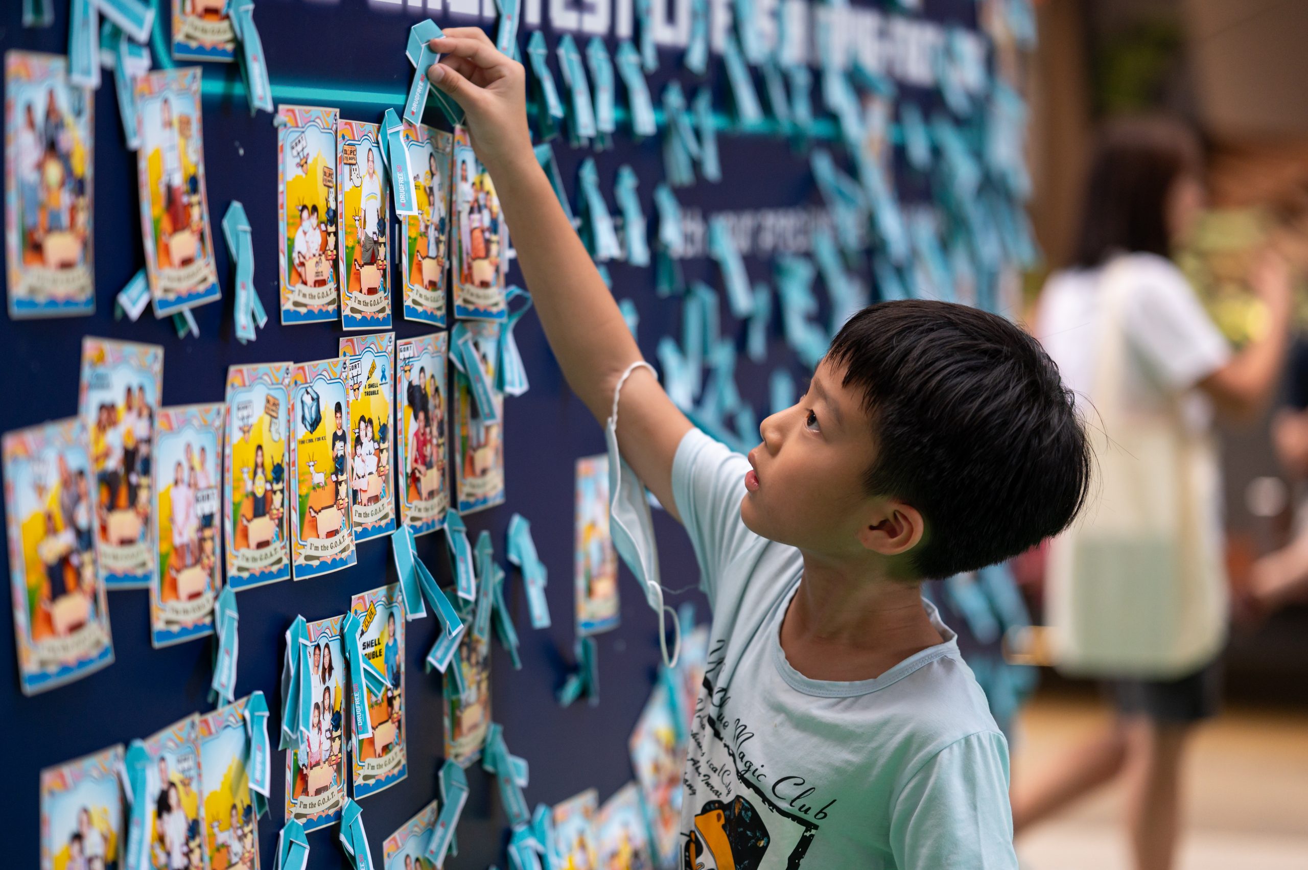 Photos and anti-drug ribbons were pasted onto a pledge wall to support a drug-free Singapore